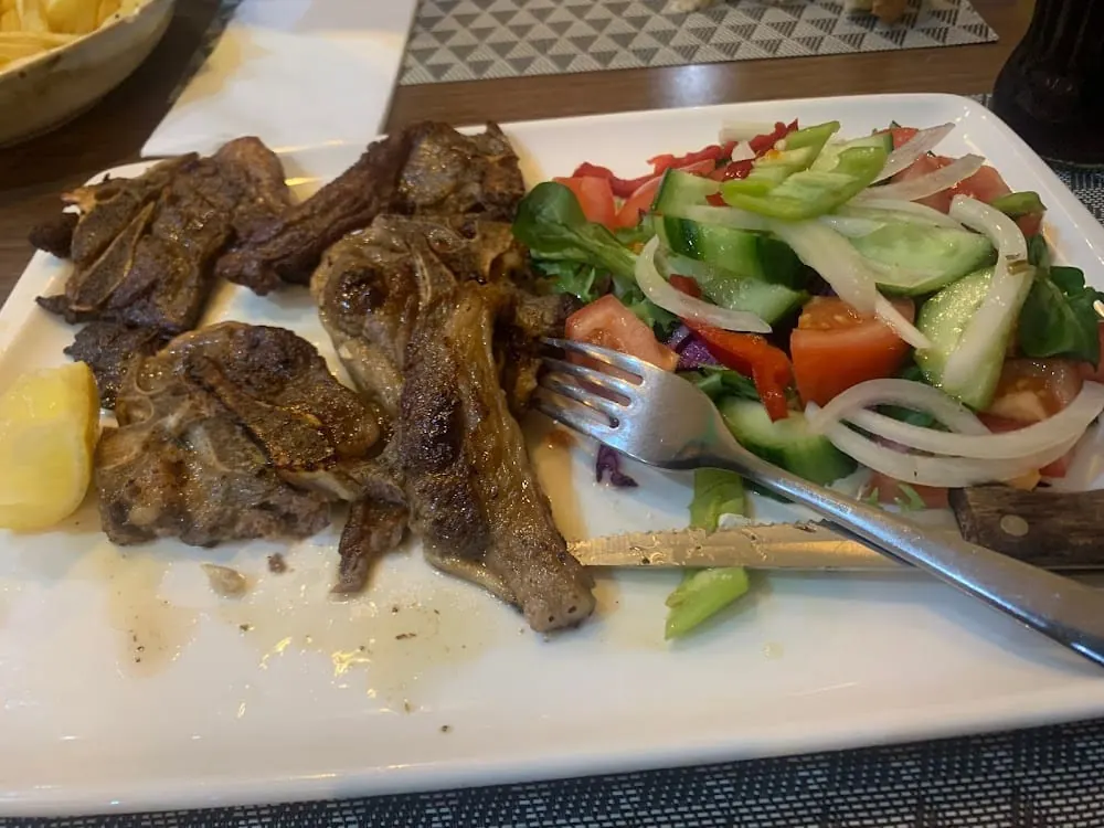 Grilled meat with a fresh salad